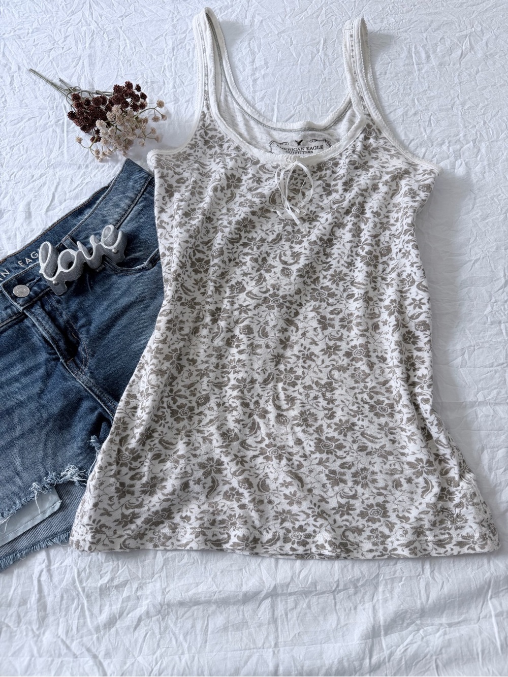 Vintage American Eagle Outfitters Cream and Taupe Floral Tie-Front Tank